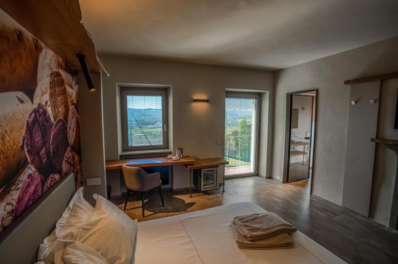 Il Vigneto Guest House Roddi Bagian luar foto