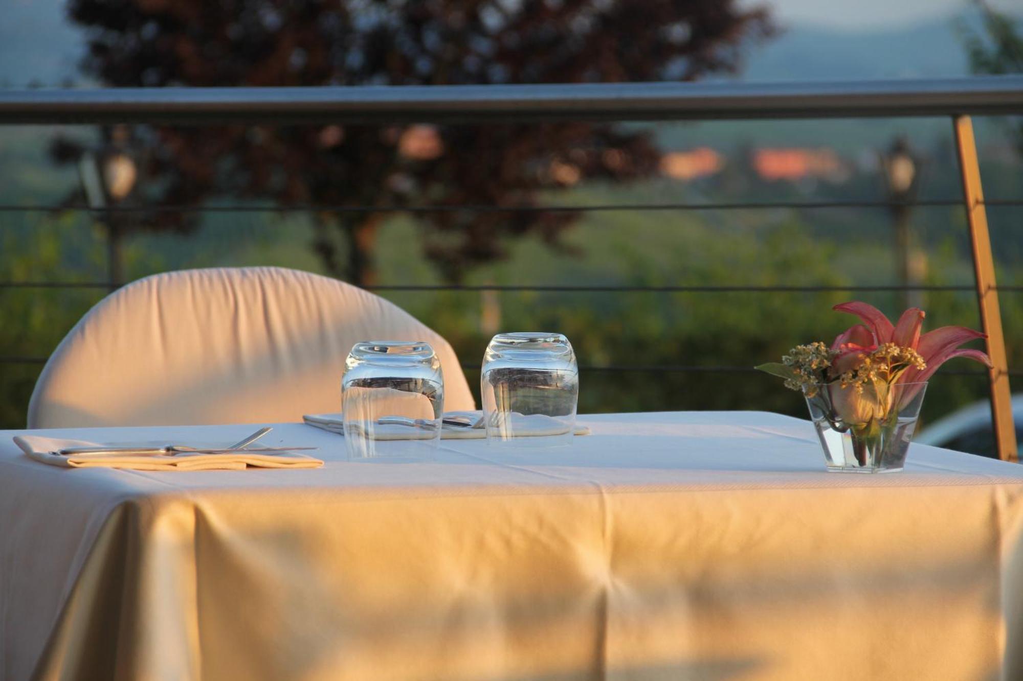 Il Vigneto Guest House Roddi Bagian luar foto