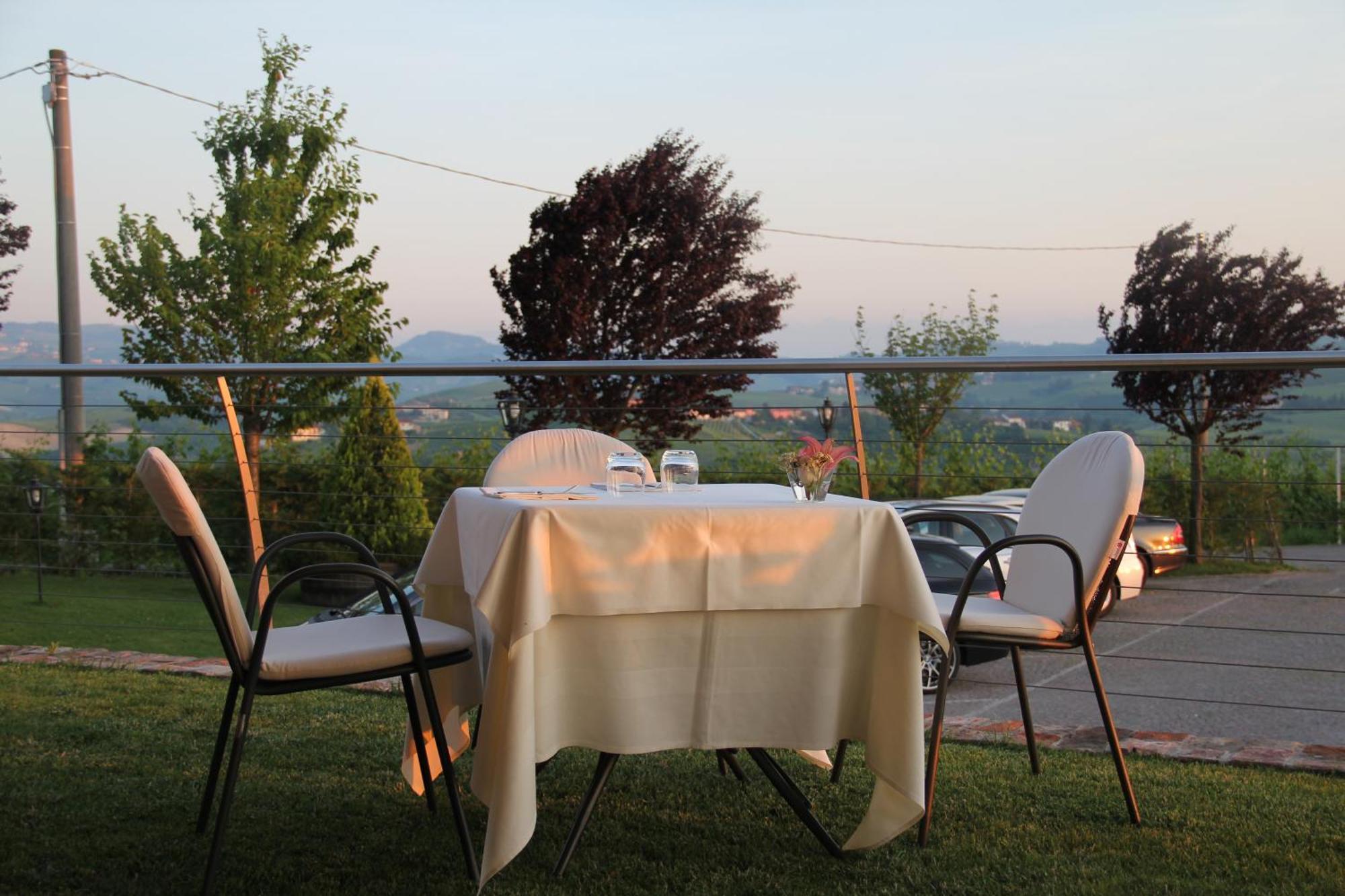 Il Vigneto Guest House Roddi Bagian luar foto